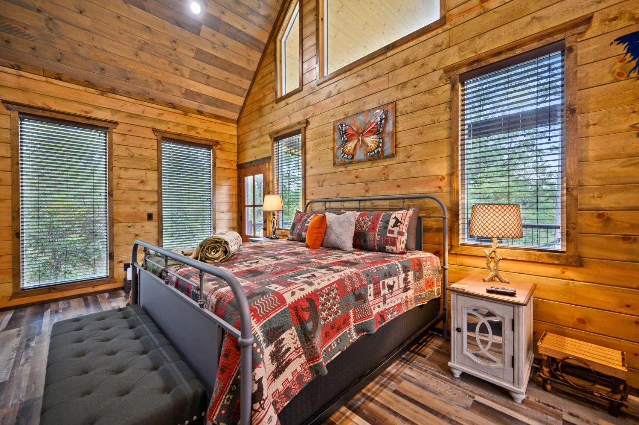 The Adirondack Honeymoon Hot Tub Soaking Tub Wood Burning Fireplace Stephens Gap Екстериор снимка