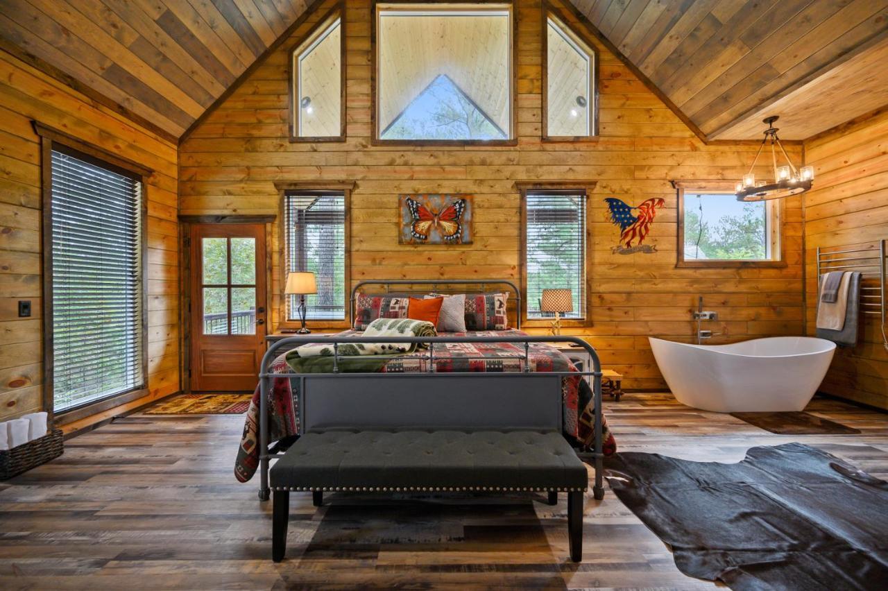 The Adirondack Honeymoon Hot Tub Soaking Tub Wood Burning Fireplace Stephens Gap Екстериор снимка