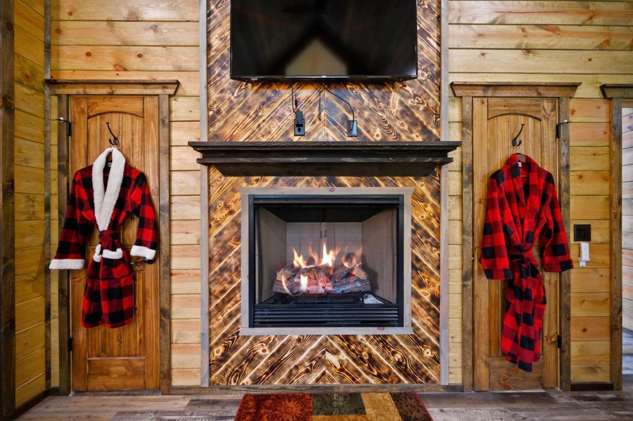 The Adirondack Honeymoon Hot Tub Soaking Tub Wood Burning Fireplace Stephens Gap Екстериор снимка