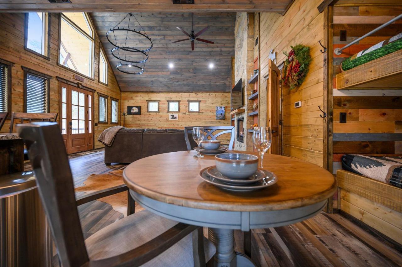 The Adirondack Honeymoon Hot Tub Soaking Tub Wood Burning Fireplace Stephens Gap Екстериор снимка