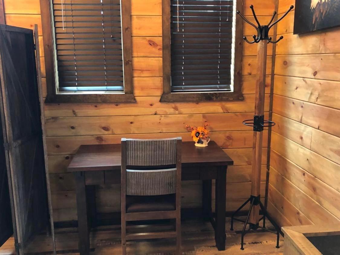 The Adirondack Honeymoon Hot Tub Soaking Tub Wood Burning Fireplace Stephens Gap Екстериор снимка